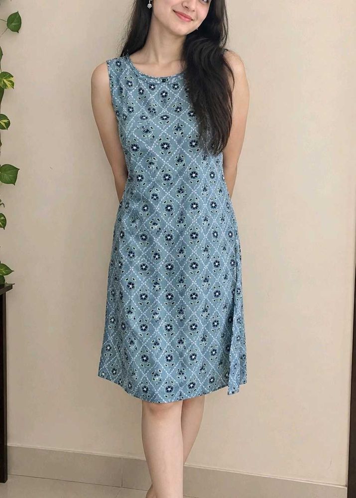 Chic Blue Floral Sleeveless Kurti
