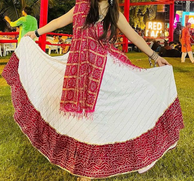 Navratri Lehnga with Bandhani Duppta