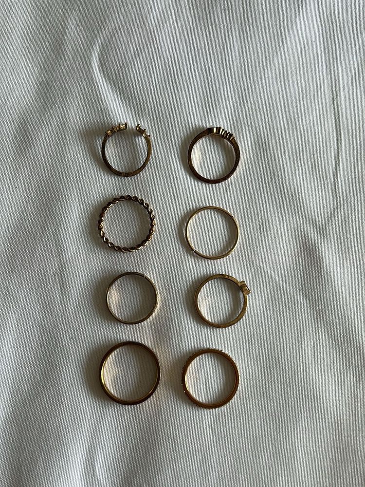 Set of 8 Elegant Gold Rings
