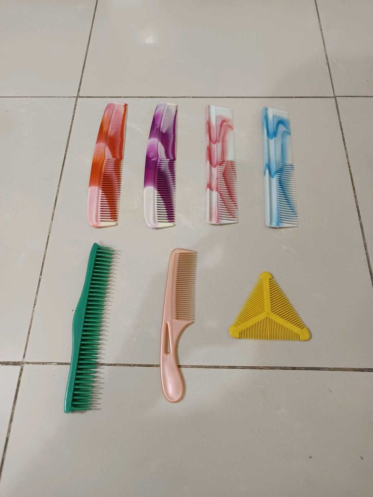 New Unused Set of 7 Colorful Combs