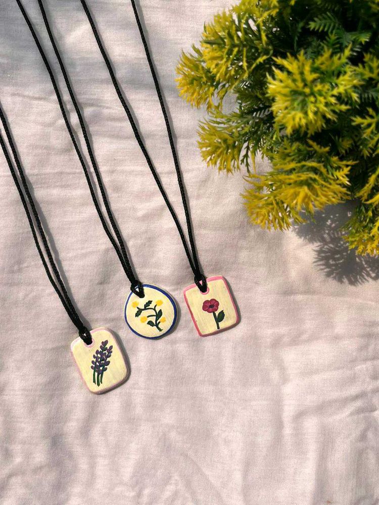 set of 3 Hand-Painted Floral Pendants Necklace Se