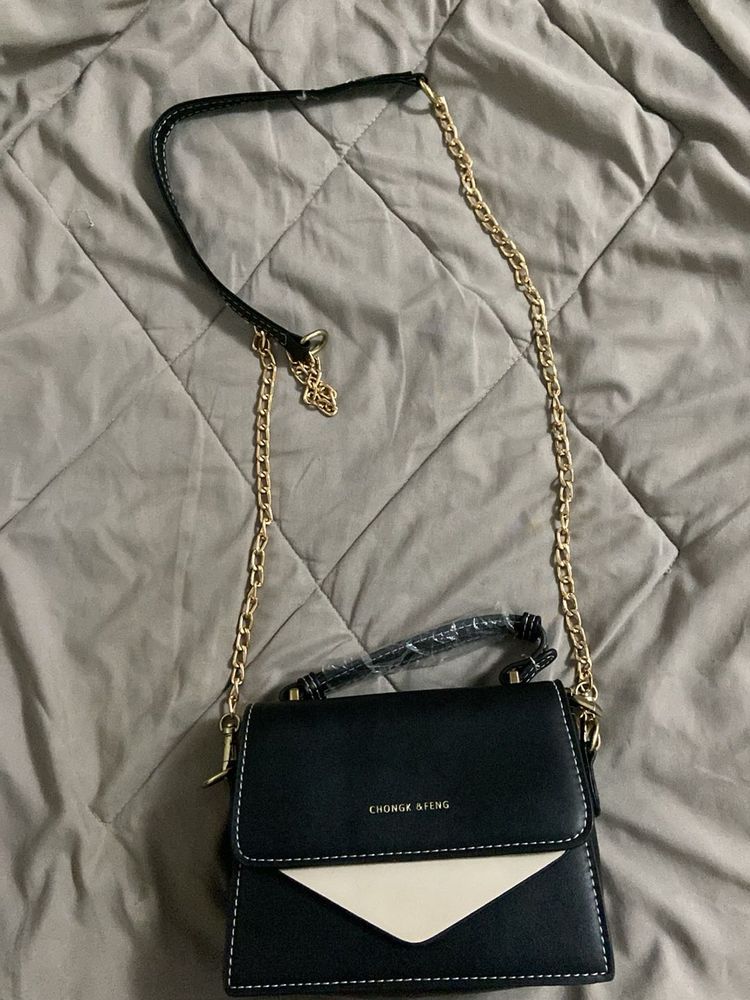 Chic Black &amp; Cream Chain Strap Shoulder Bag