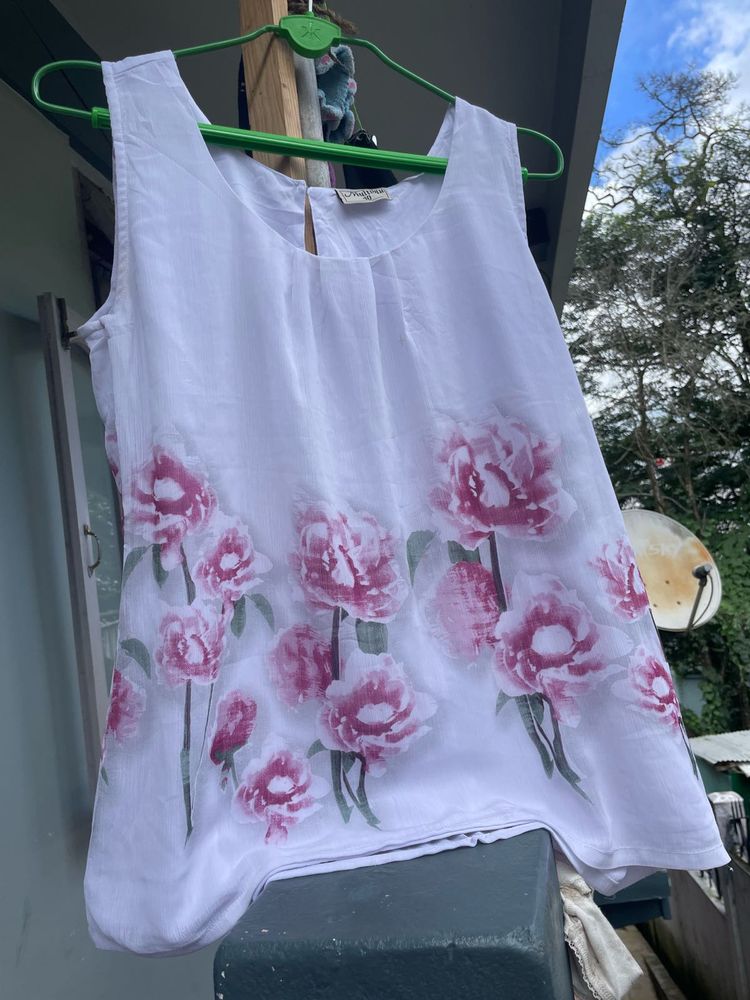 White Floral Sleeveless Tunic Top