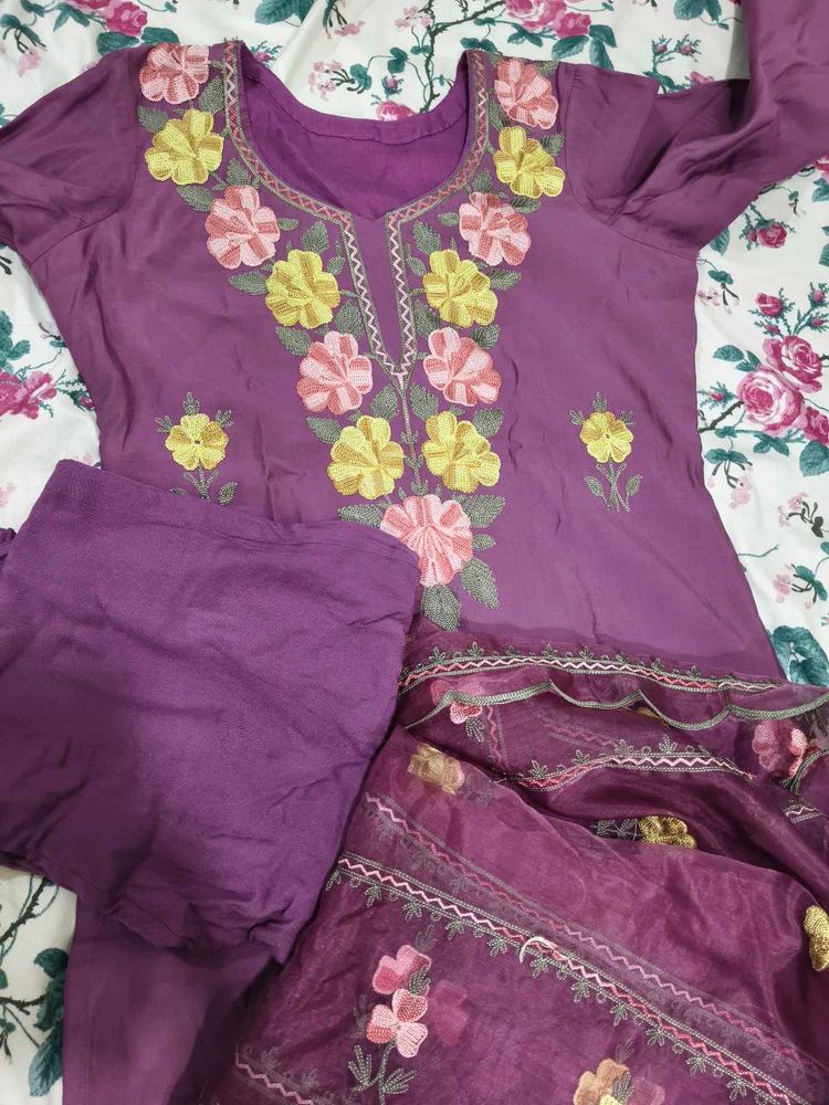 Kashmiri Ari Work Embroidered Kurta Set
