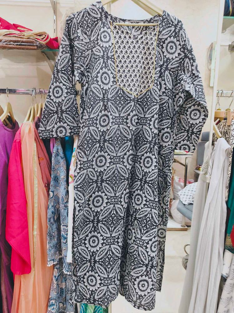 Stylish Black &amp; White Printed Kurta