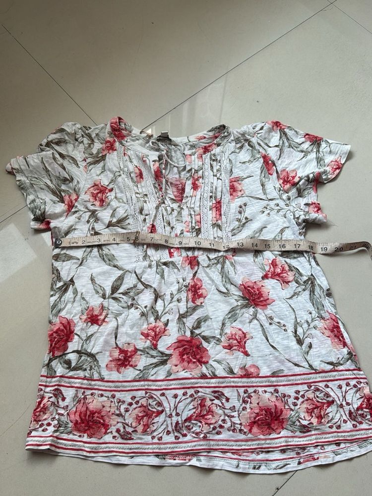 Floral Print V-Neck Blouse