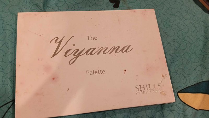 The Viyanna Palette by SHILLS Professional