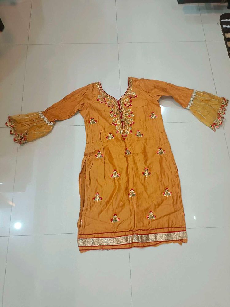Embroidered Orange red Kurta bottom and dupatta se