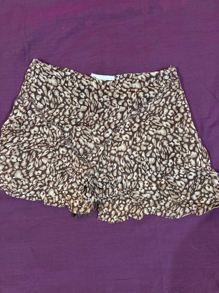 Chic Leopard Print Mini Shorts