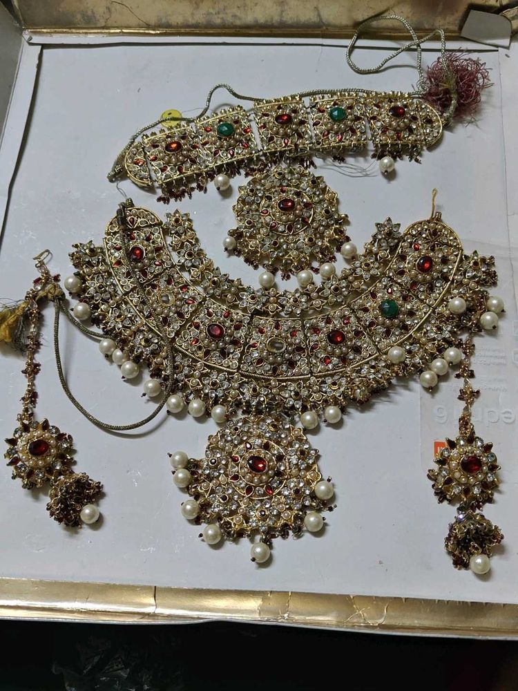 Elegant Kundan Bridal Jewelry Set
