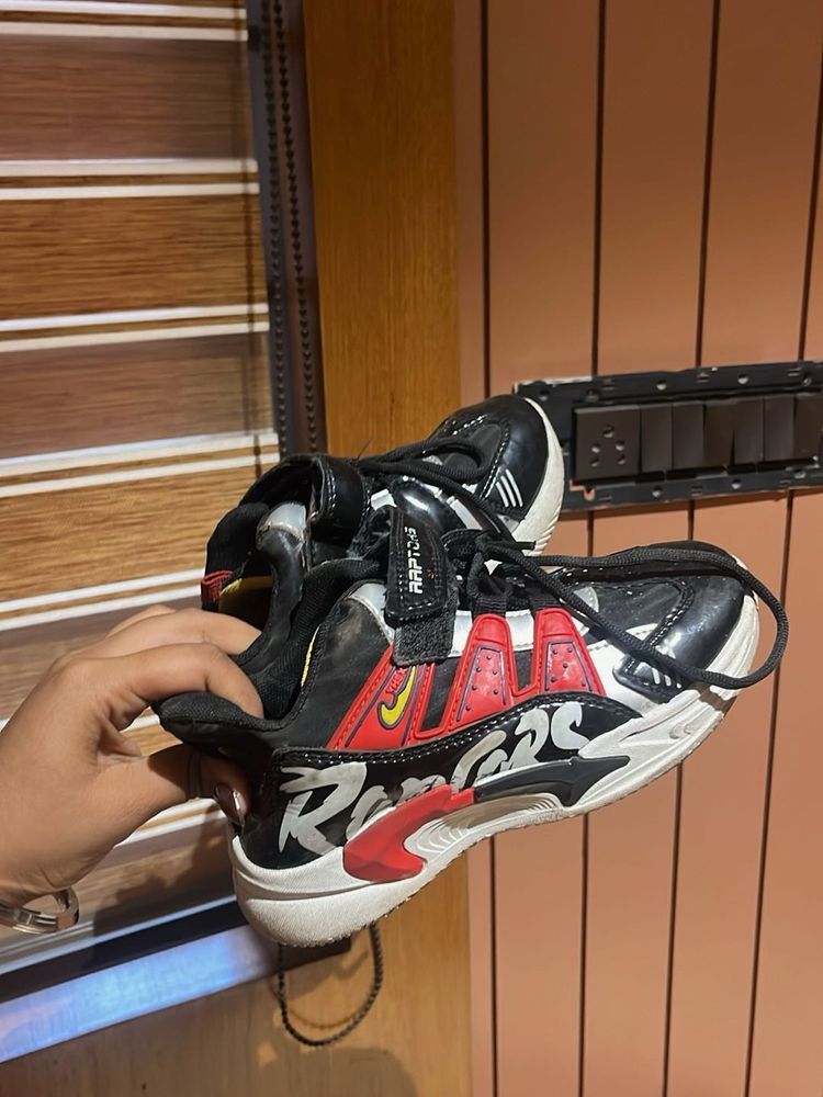 Stylish Black &amp; Red Sports Shoes