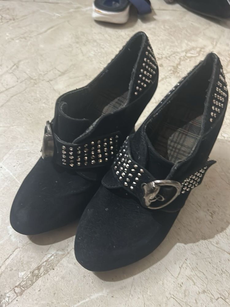stylish boots for women