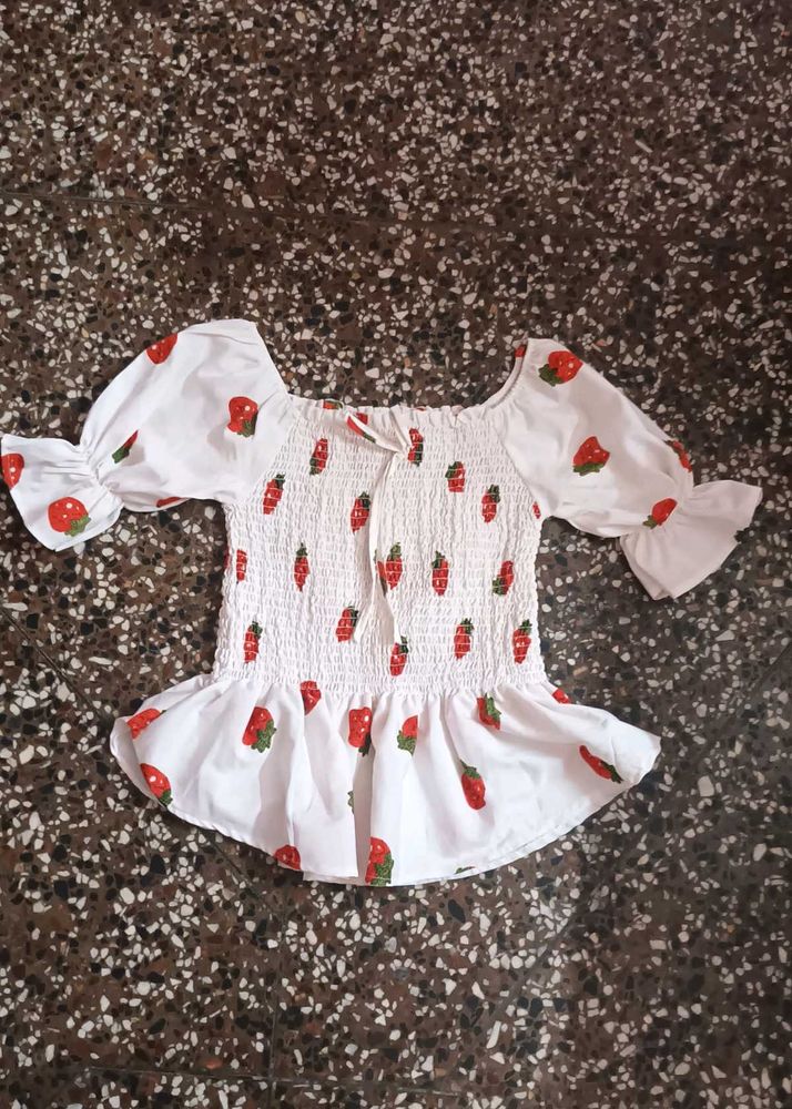 Cute strawberry top 🍓🍰