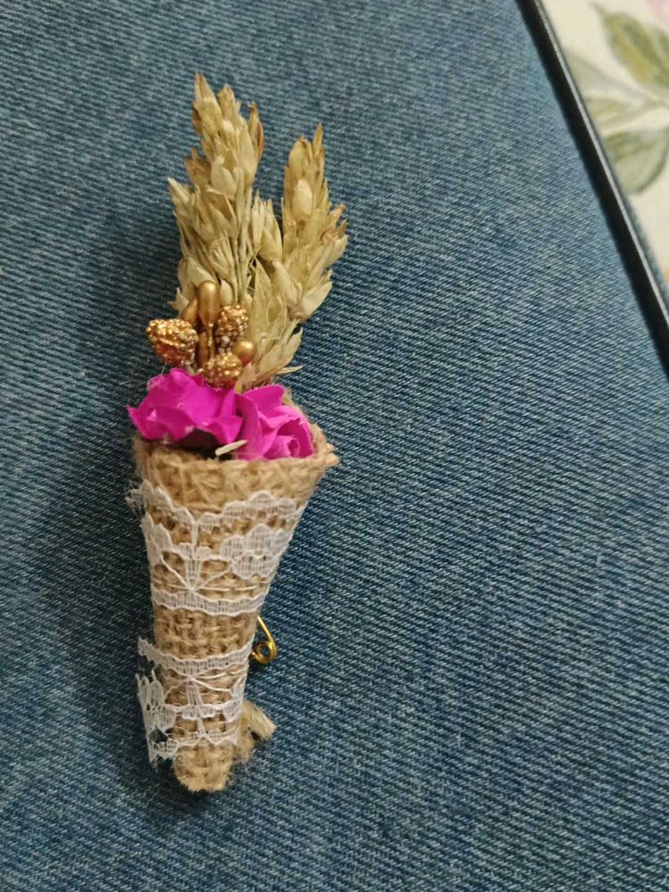Floral give away on wedding for ladies