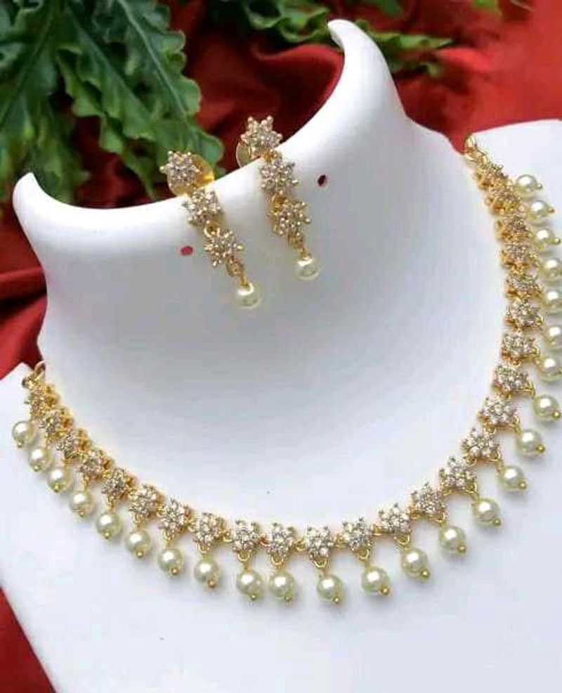 Checkout this latest Jewellery Set With Earrings..