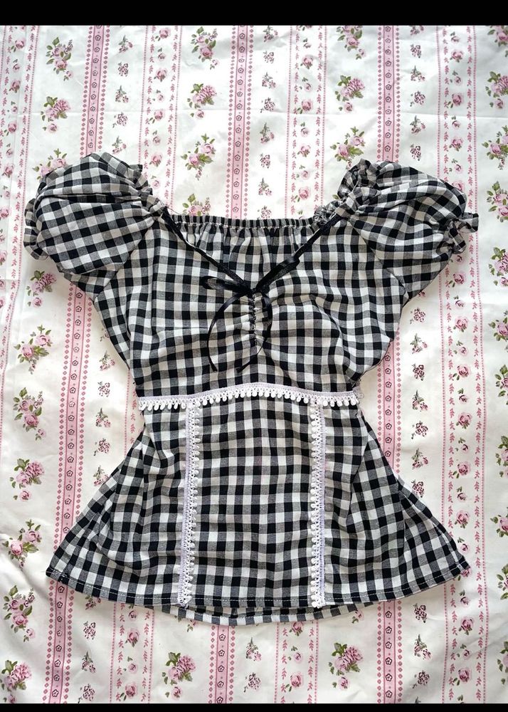Cute Gingham Puff Sleeve Top
