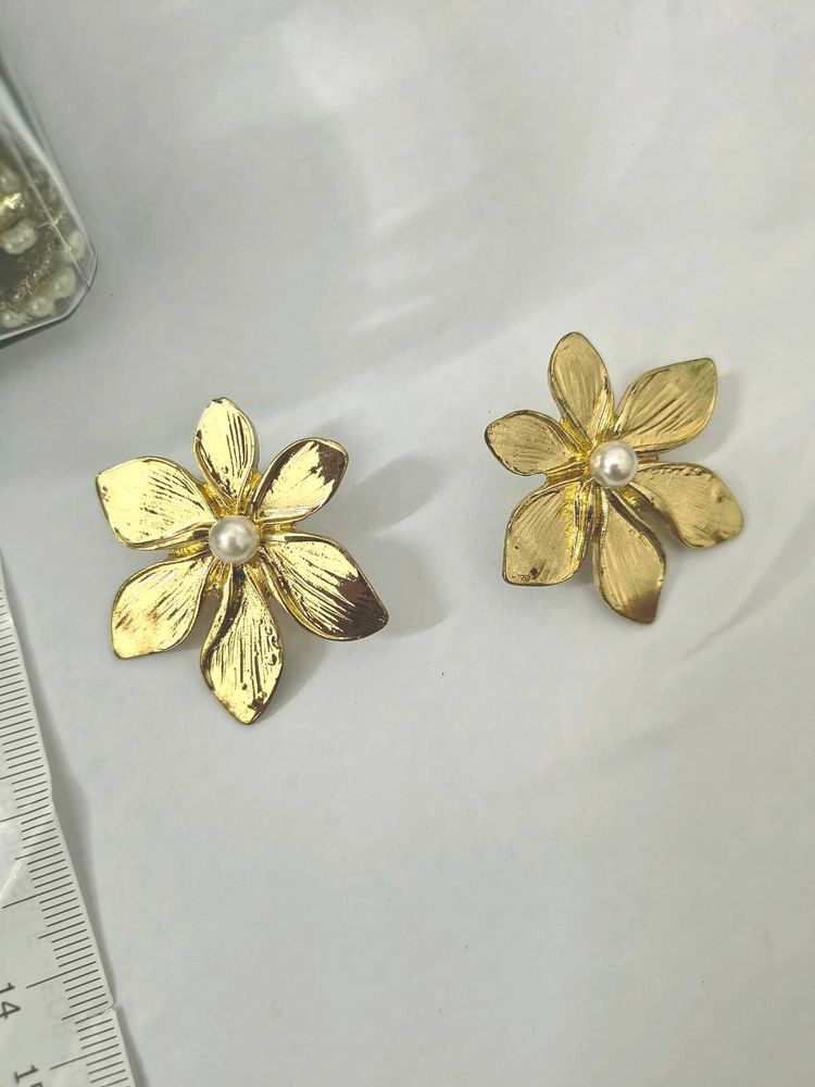 Gold Flower Pearl Stud Earrings