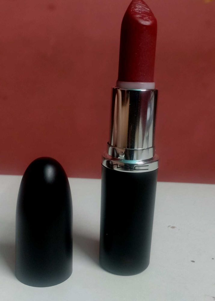 this is a mac lipstick as u can see