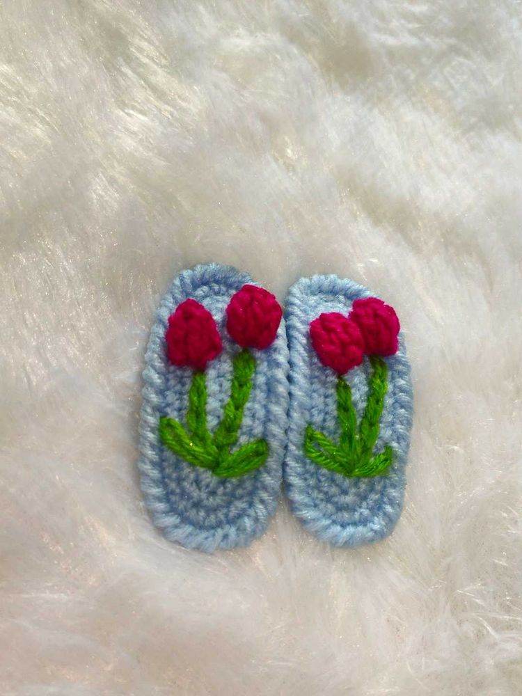 Crocheted tulip hair clips