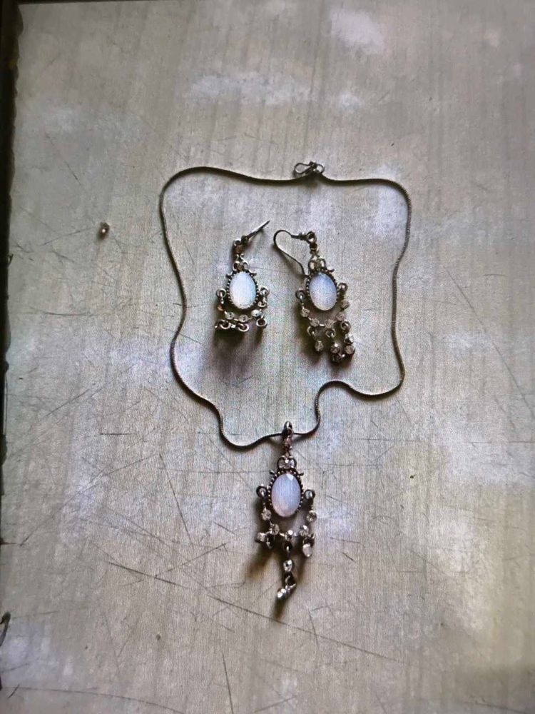 Elegant Pendant Necklace &amp; Earrings Set