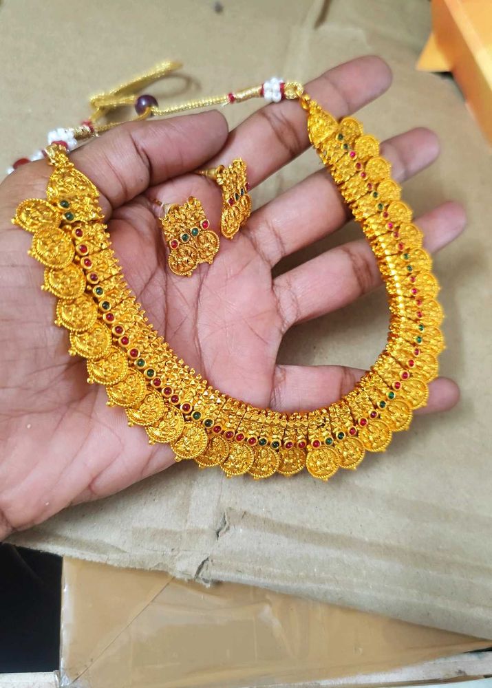 Traditional Gold Necklace &amp; Earrings Set