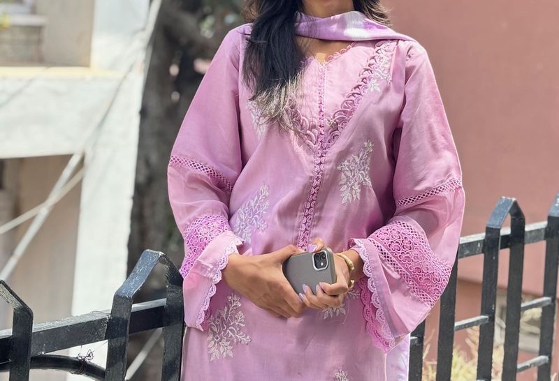 Elegant Pink Embroidered Kurta Set