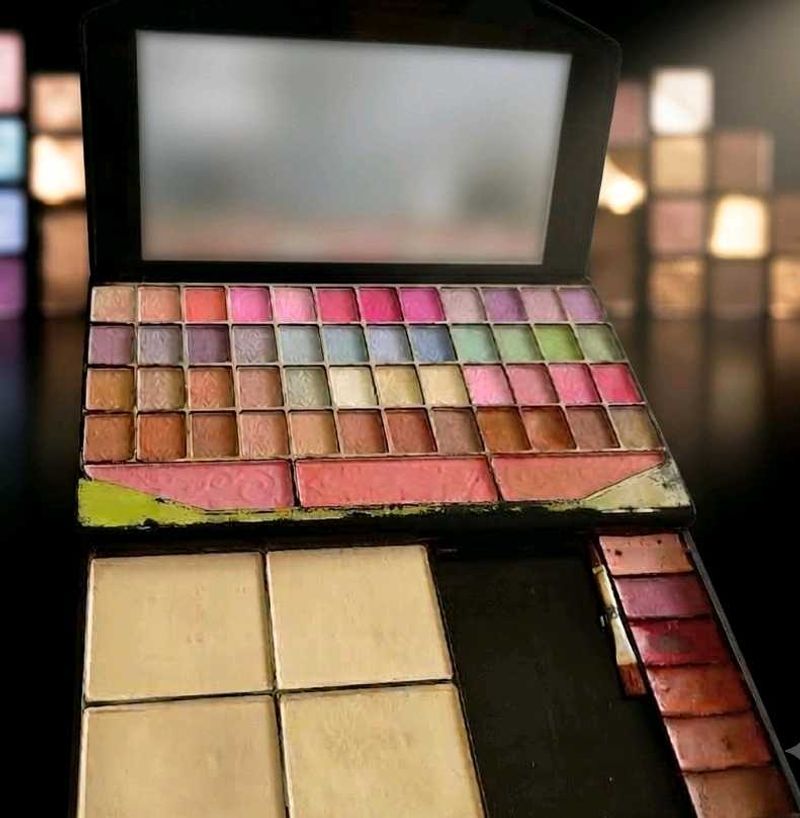 Multi-Color Eyeshadow &amp; Blush Palette