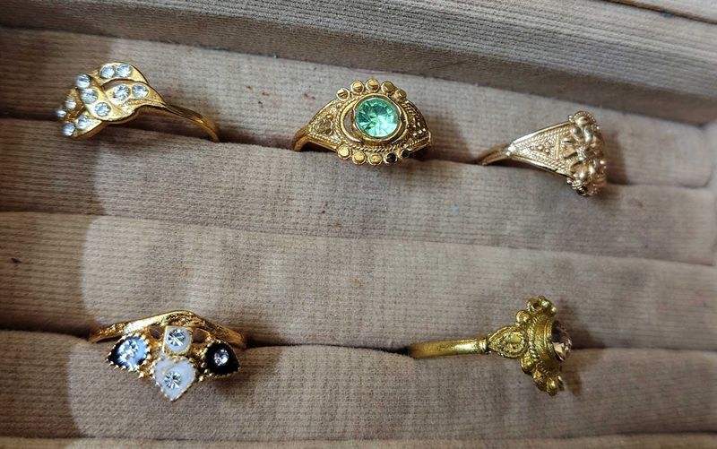 Assorted Vintage Rings Set