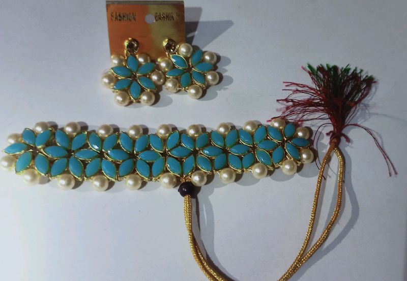 women jewellry set ..it's a new choker &amp; earring