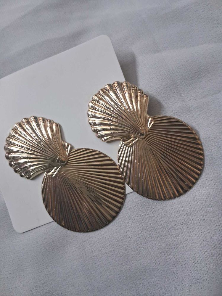 Gold Tone Fancy Shell Earrings