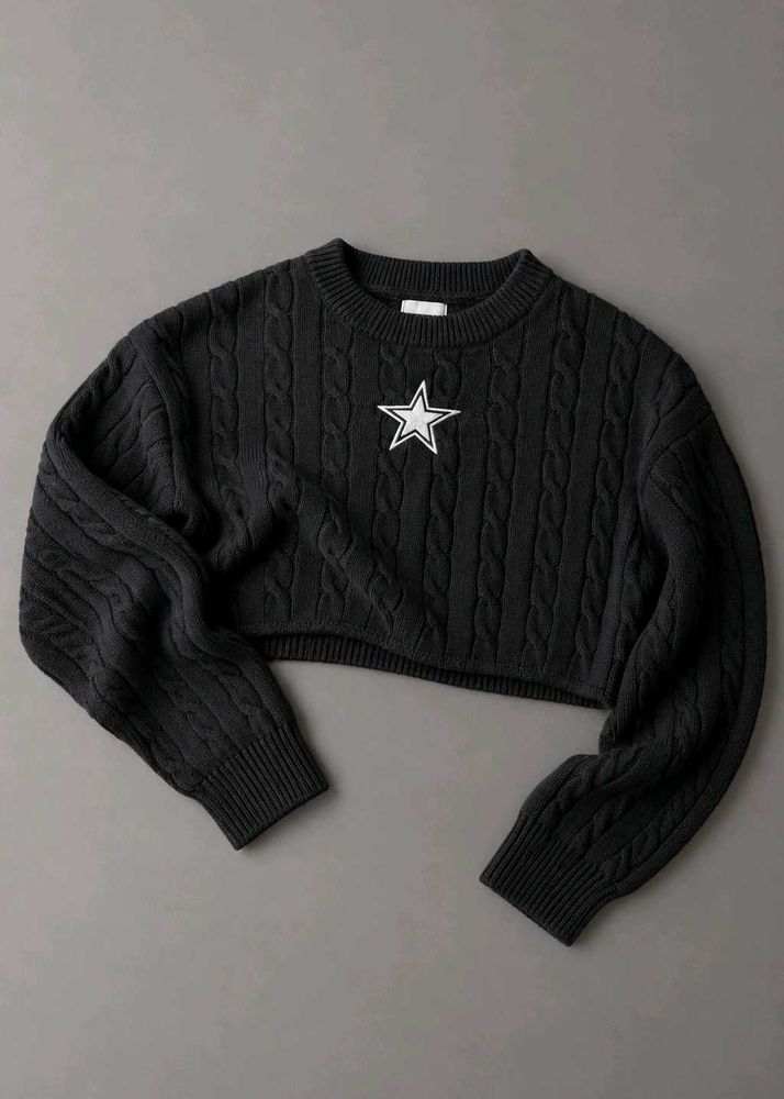 BLACK CABLE KNIT STAR CROPPED SWEATER