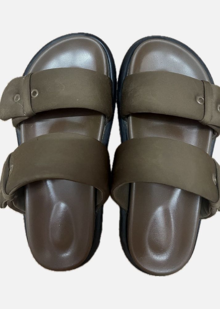 Comfortable Brown Buckle Sandals