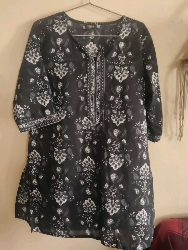 Black &amp; White Floral Tunic