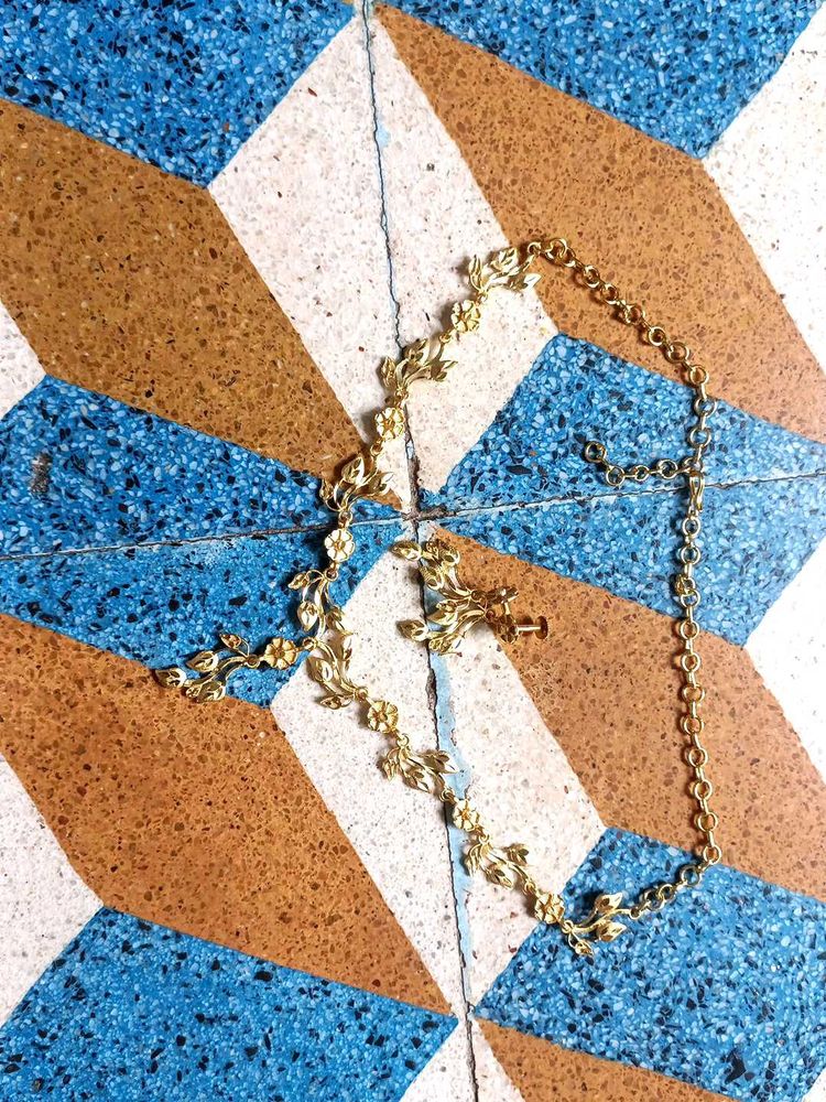 Exquisite Floral Gold-Tone Necklace