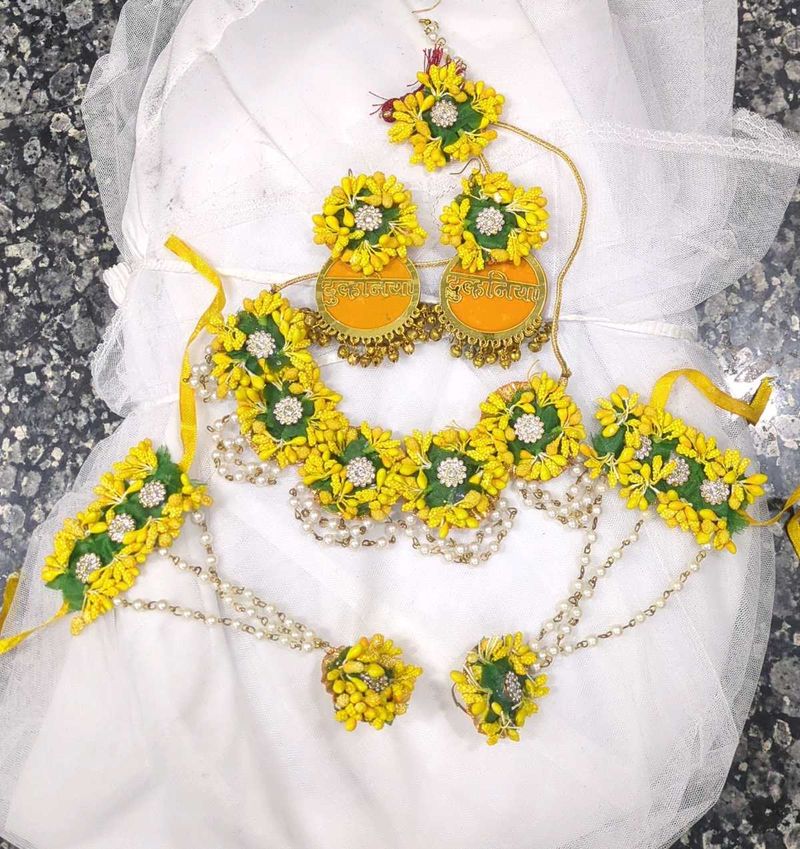 Bridal Haldi-Mehndi Set With Extra 4Pair Earings