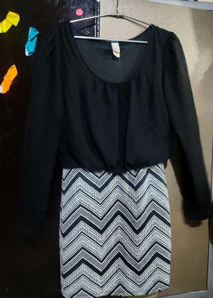 Chic Black &amp; White Chevron Dress