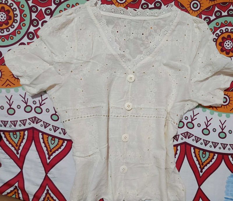 Chic White Eyelet top