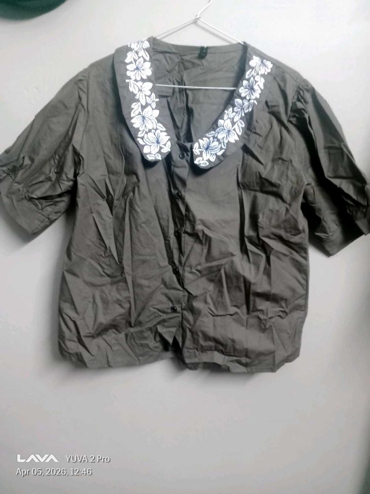 Chic Floral Collar Top