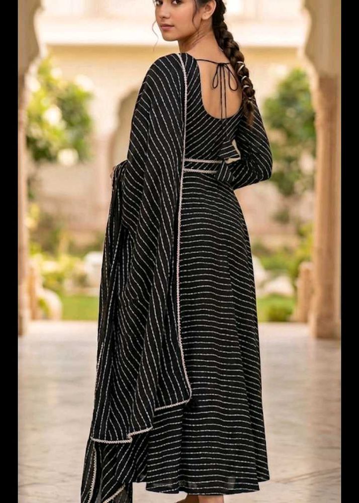bust 34 Elegant Black Striped Gown