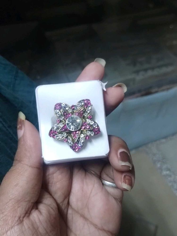 Stunning Rhinestone Flower ring