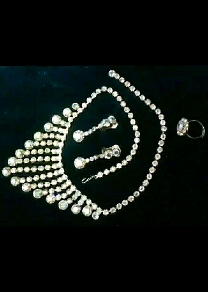 Saudi arabia Necklace Am Give you Very Less Price