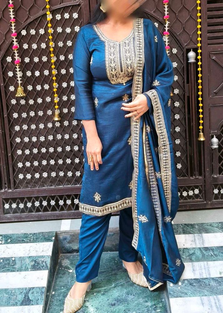 Elegant Blue Embroidered Kurta Set