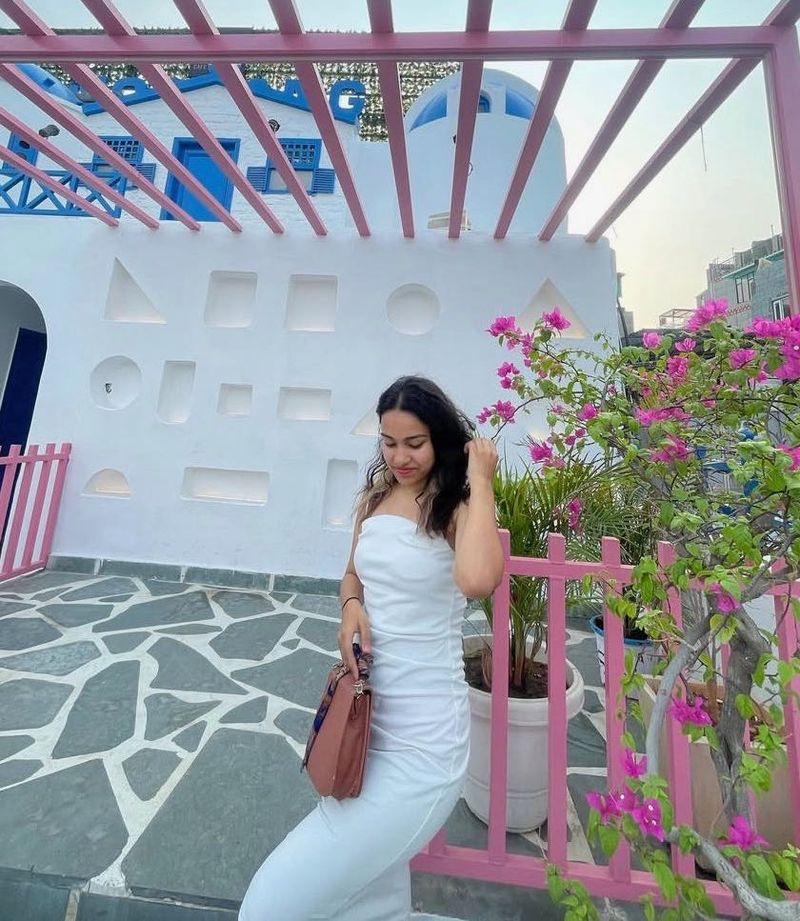 Elegant White Bodycon Dress