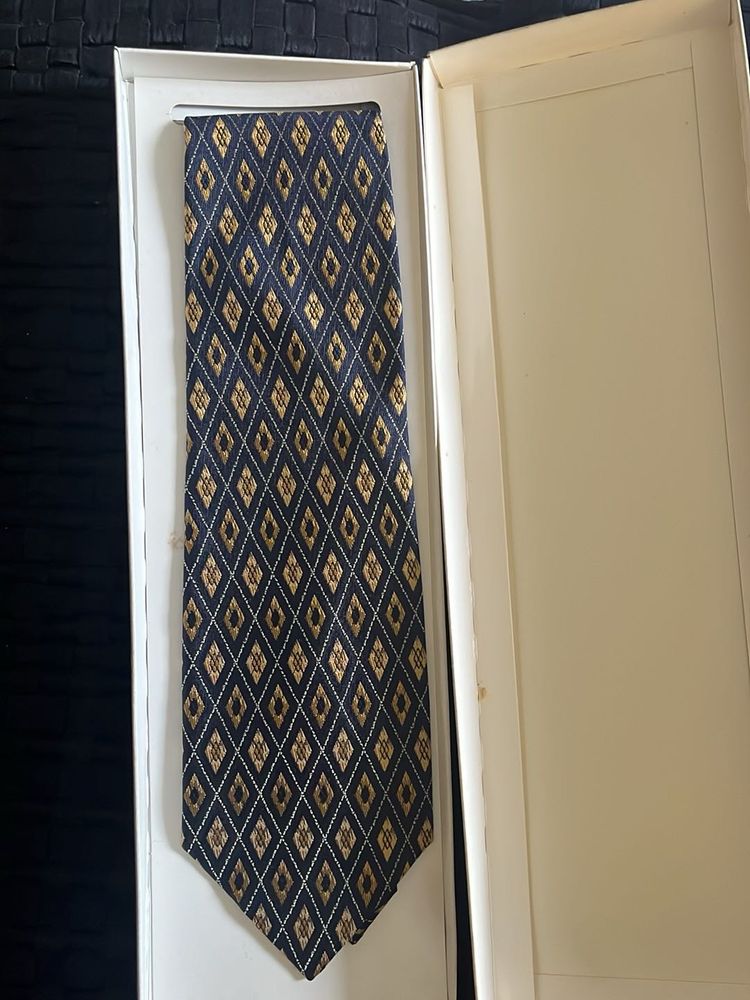 Men's  Tie Classic Diamond Pattern
