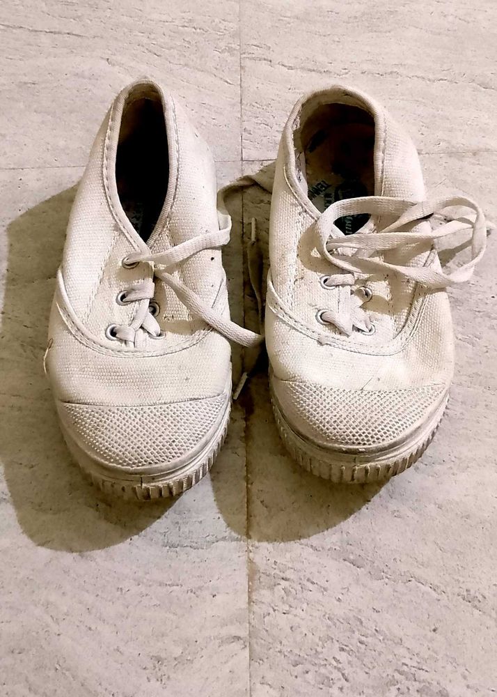 School Shoes White shoe 4,5,6,7 Yr