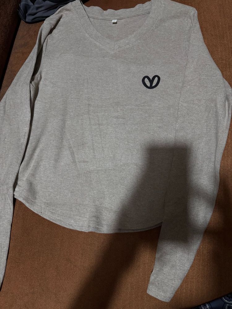 Gray V-Neck Long Sleeve Top