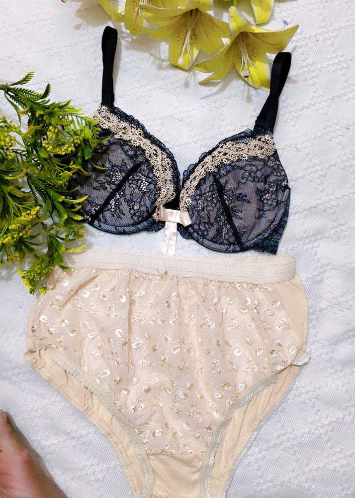 Very Beautiful Paded Bra With Penty