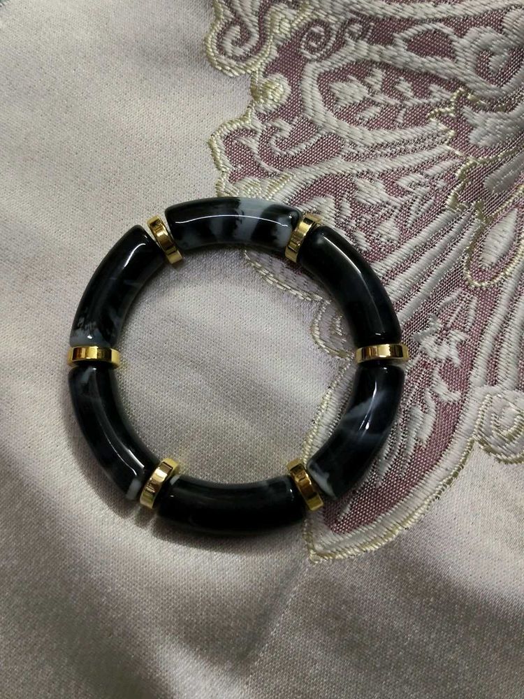 Chic Black &amp; White Bangle Bracelet