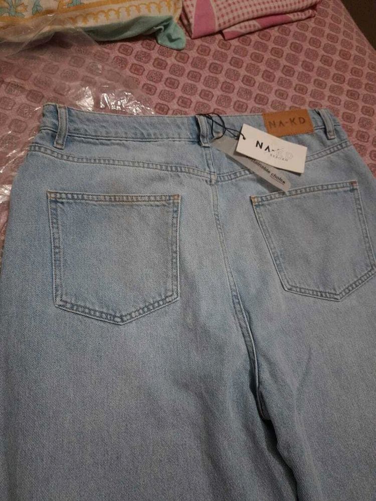 Na-kd Heavily Distressed Straight Fit Jeans