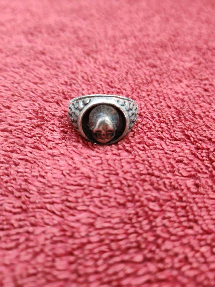 Skull Ring - Unique Statement Piece